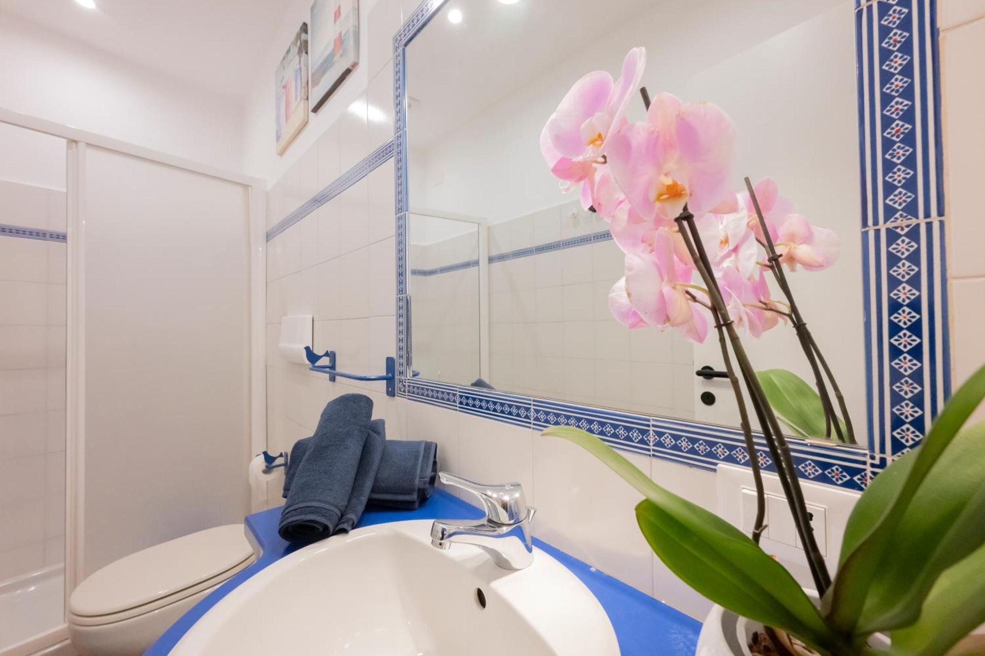 46 Santa Marta Apartment Lecco Bagian luar foto