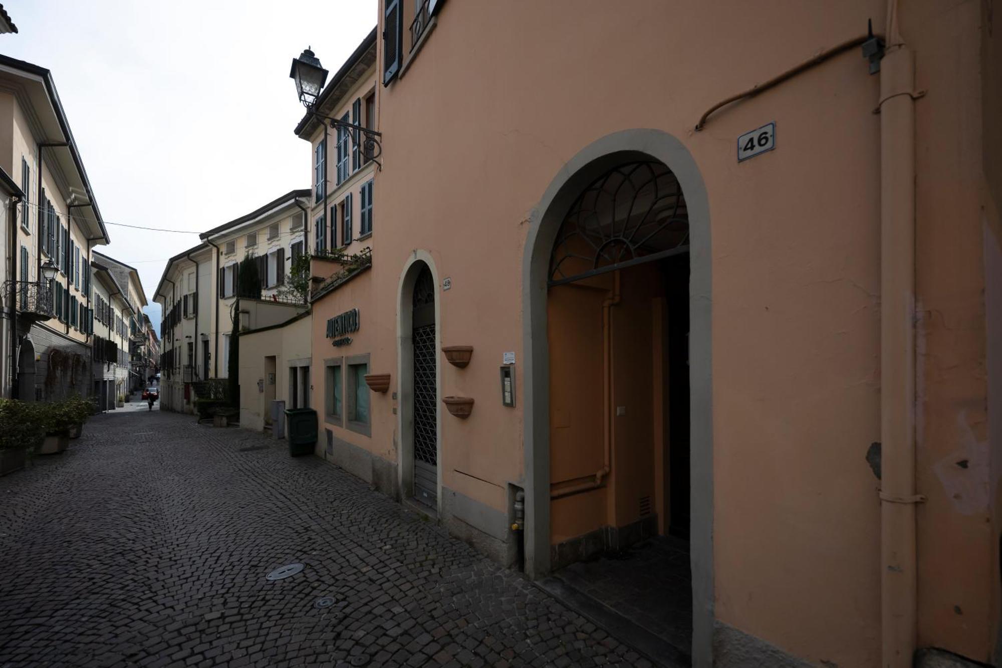 46 Santa Marta Apartment Lecco Bagian luar foto