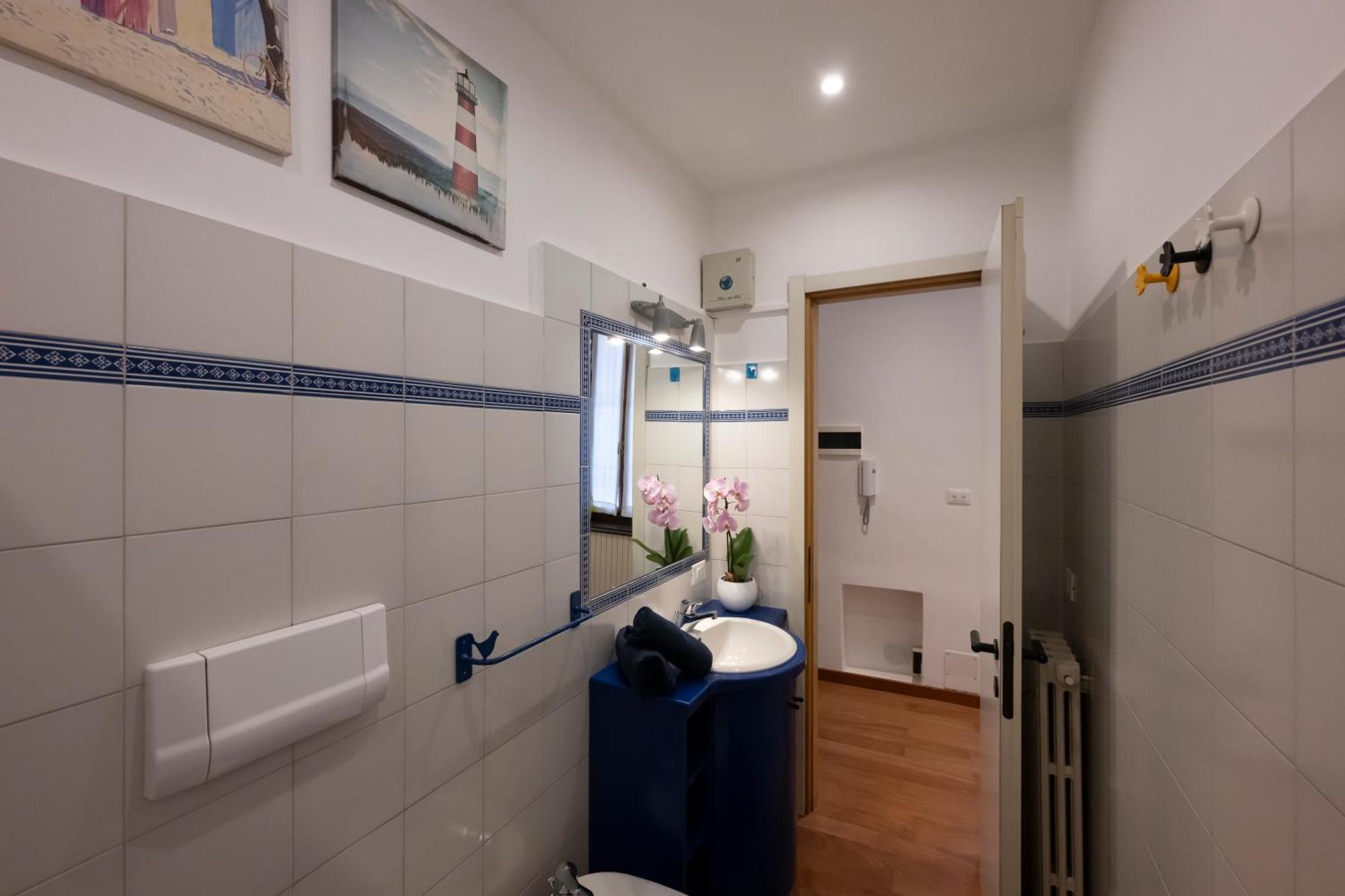 46 Santa Marta Apartment Lecco Bagian luar foto