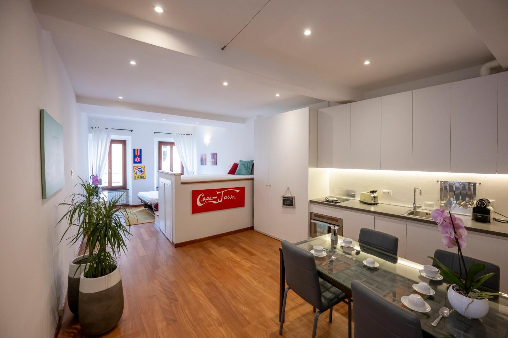 46 Santa Marta Apartment Lecco Bagian luar foto