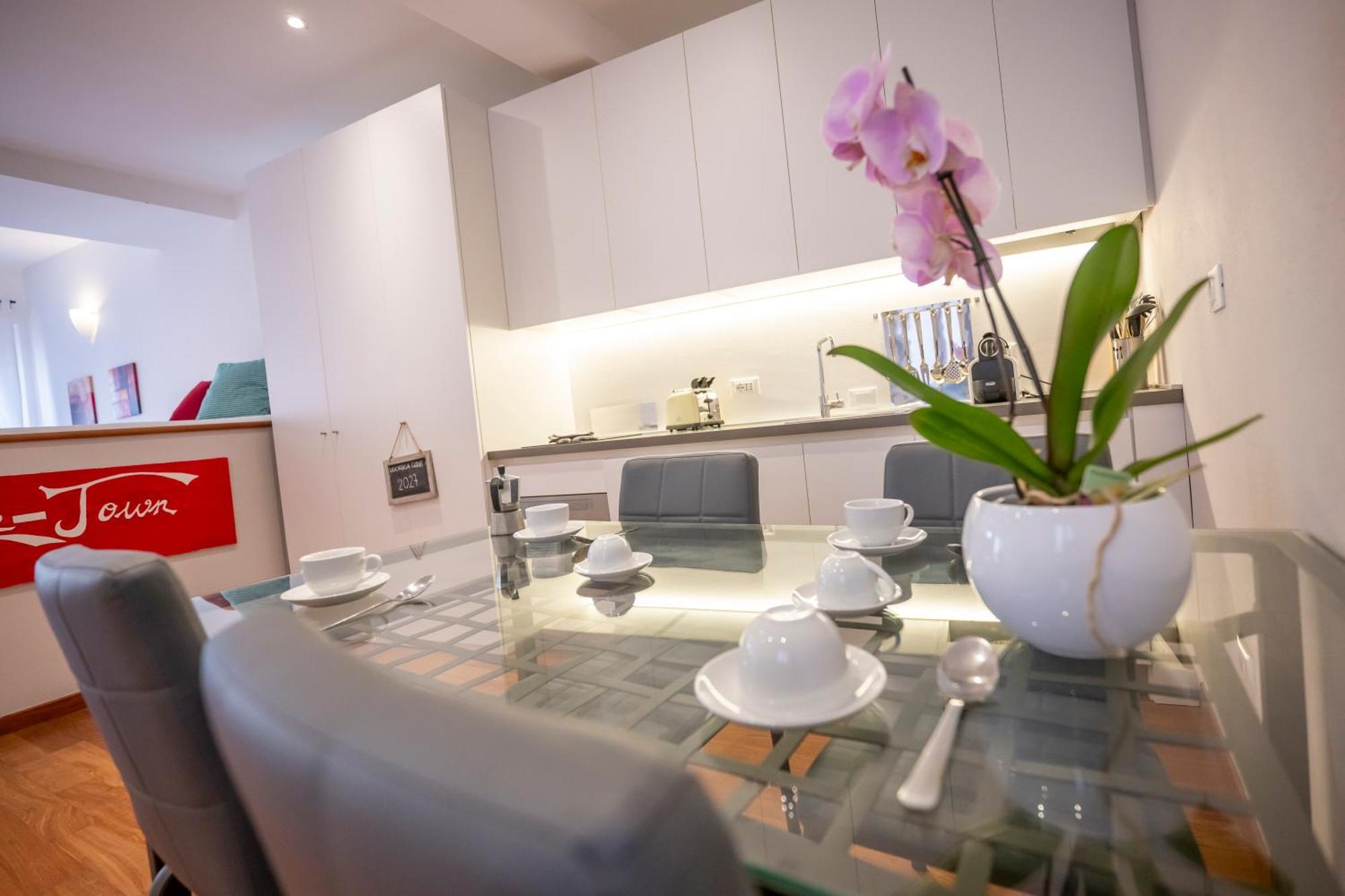 46 Santa Marta Apartment Lecco Bagian luar foto
